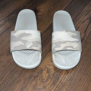 PINK‎ Victoria’s Secret slides grey camo Size 9/10 large women’s sandal